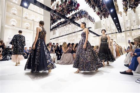 Salaires d'un Vendeur chez Christian Dior Couture, Paris.